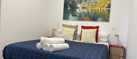 1 chambre, fer et planche à repasser, Wi-Fi gratuit, draps fournis