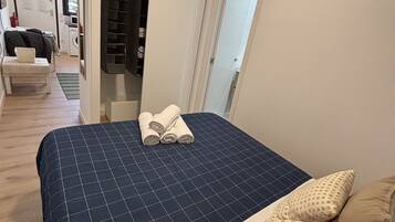 1 dormitorio, tabla de planchar con plancha, wifi gratis y ropa de cama