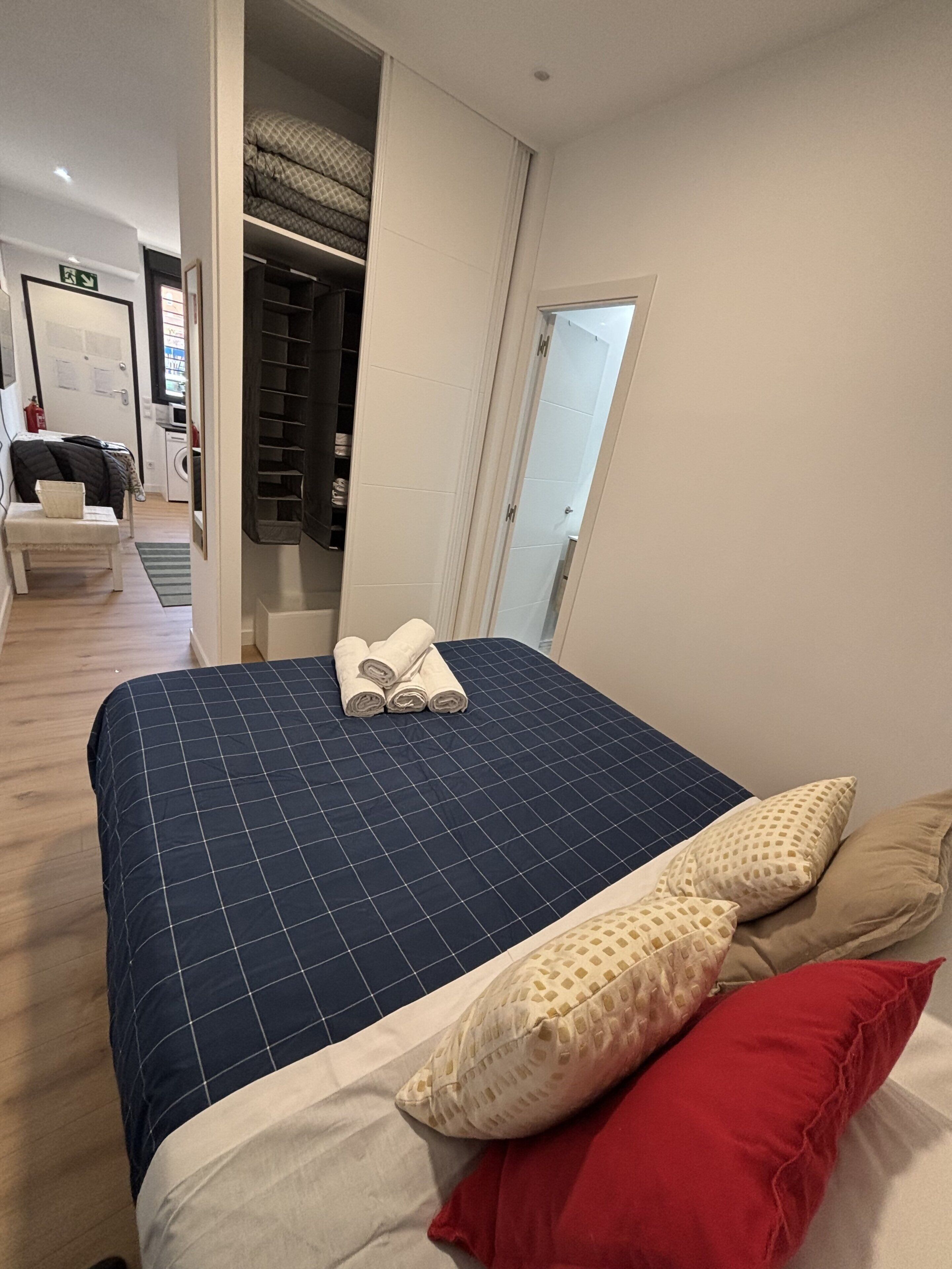 1 bedroom, iron/ironing board, WiFi (free), bed sheets