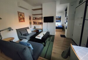 TV - A&R Apartment Margarita III (San Sebastian De Los Reyes)