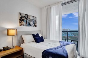 Room view - Cozy Canal View Studio Private Balcony Pool 2208 (Hallandale Beach)