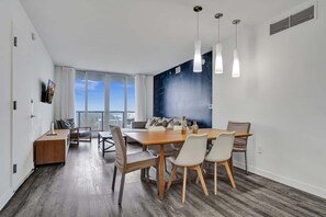 Interior - Lovely 1-Bedroom Condo Steps Away from Ocean 2208 (Hallandale Beach)