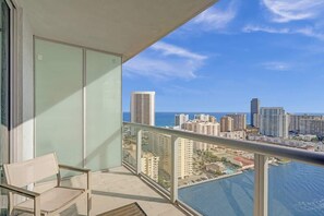 Property grounds - Modern Studio Ocean & Canal Views Unit 2903 (Hallandale Beach)