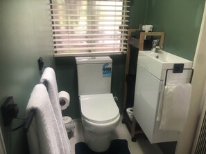 Towels, soap, toilet paper - Fiery Peak Glampsite with Stargazing & Hot tub (Geraldine)