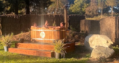 Fiery Peak Glampsite with Stargazing & Hot tub