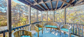 Private house steps to beach with deck, W/D, games, & AC