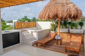 Outdoor spa tub - Tropical Oasis, 2 Bedroom 2 Bathroom with private rooftop (Tulum)