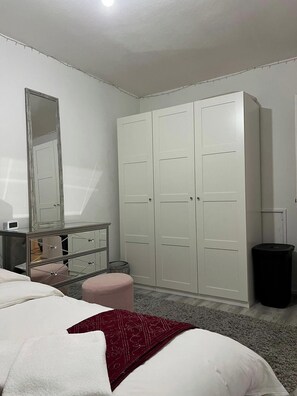 1 sovrum, strykjÀrn/strykbrÀda, wi-fi och sÀngklÀder