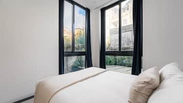 2 bedrooms, internet, bed sheets