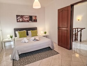 2 chambres, bureau, accès Internet