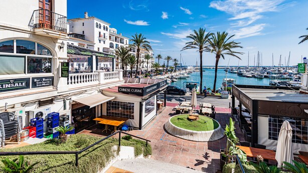 A marina with boats, a restaurant, and a bar. - Chanquete 2310  One Bedroom (Manilva)