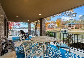 Outdoor dining - Spacious Lakefront Home with Private Boat Slip (Hot Springs)