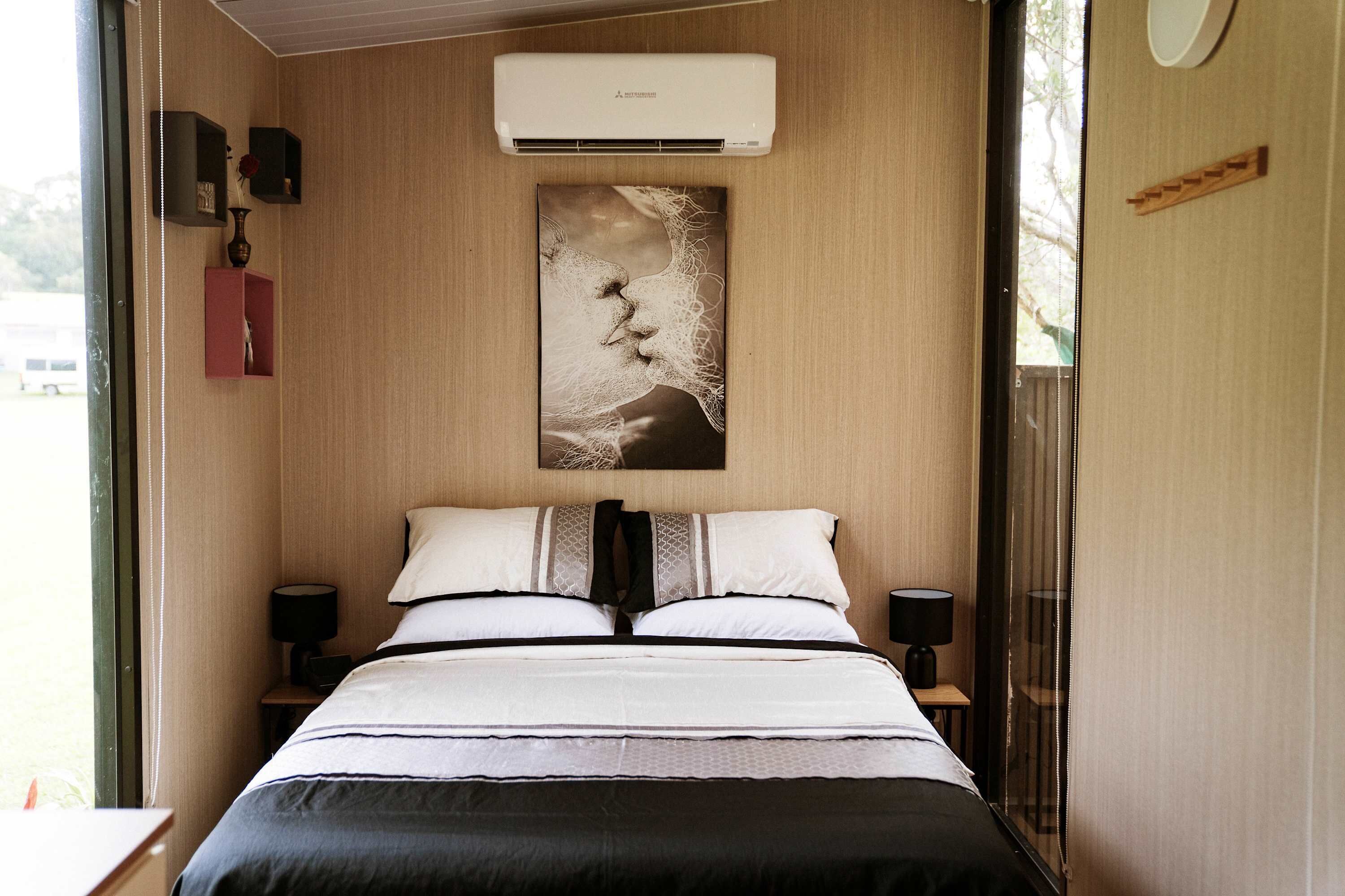 1 bedroom, bed sheets