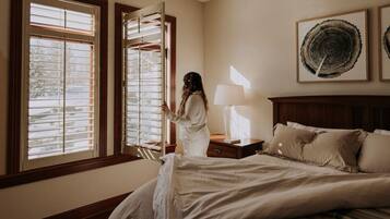 6 habitaciones, escritorio y tabla de planchar con plancha