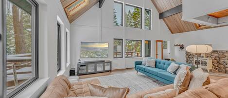 Televisión, chimenea, oficina