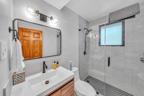 Douche, serviettes fournies