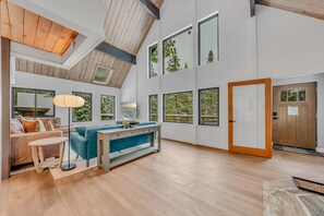 Fernseher, Kamin, Arbeitsbereiche