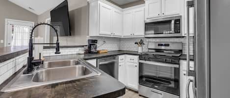 Refrigerador, microondas, horno, placa de cocina