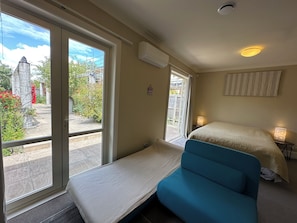 1 bedroom, iron/ironing board, free WiFi, bed sheets - Cosy & new, with yard, near river, in CBD: CNZhouse (Christchurch)