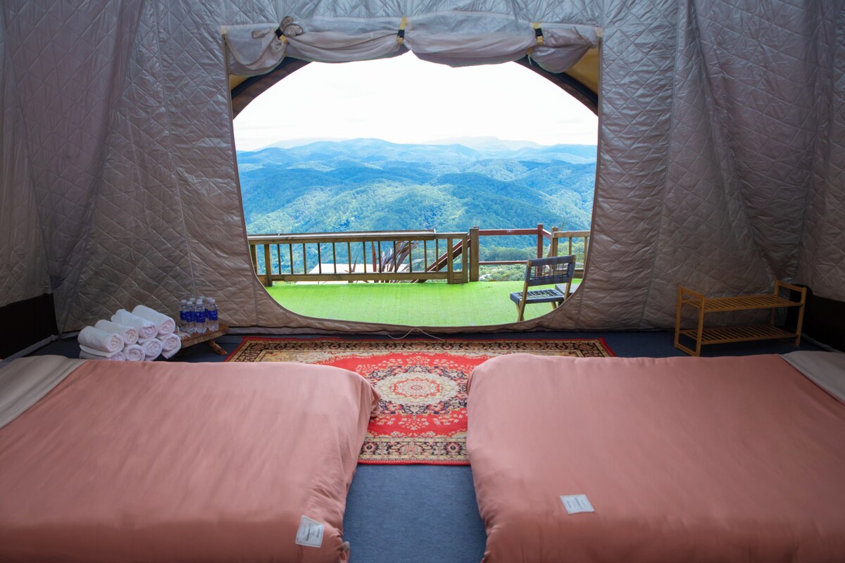 Family Tent | 1 bedroom, hypo-allergenic bedding available, down comforters