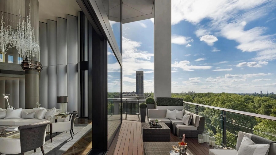 Skyline Luxe Panoramic Suites & towers Toronto