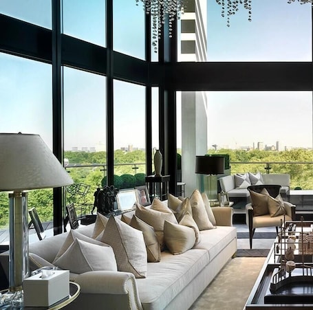 Quarto exclusivo | Ćrea de estar | Smart TV 55 polegadas com canais digitais, Netflix, Hulu