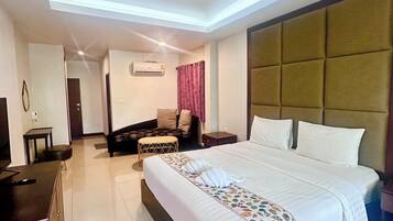 Room, 1 King Bed, Non Smoking | Free WiFi