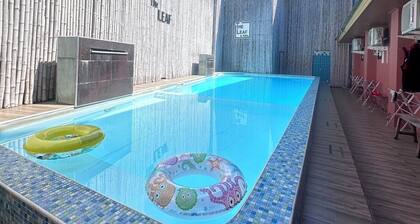The leaf&pool hostel