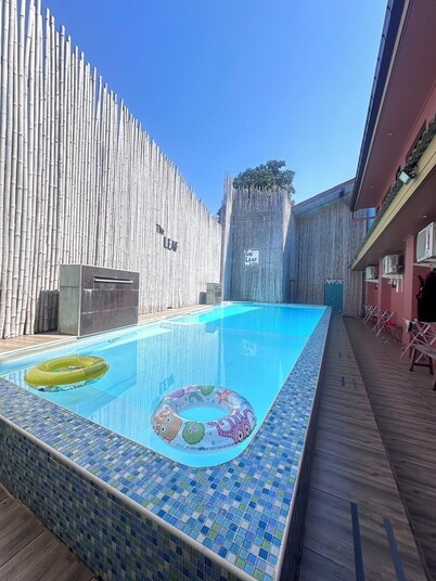 The leaf&pool hostel