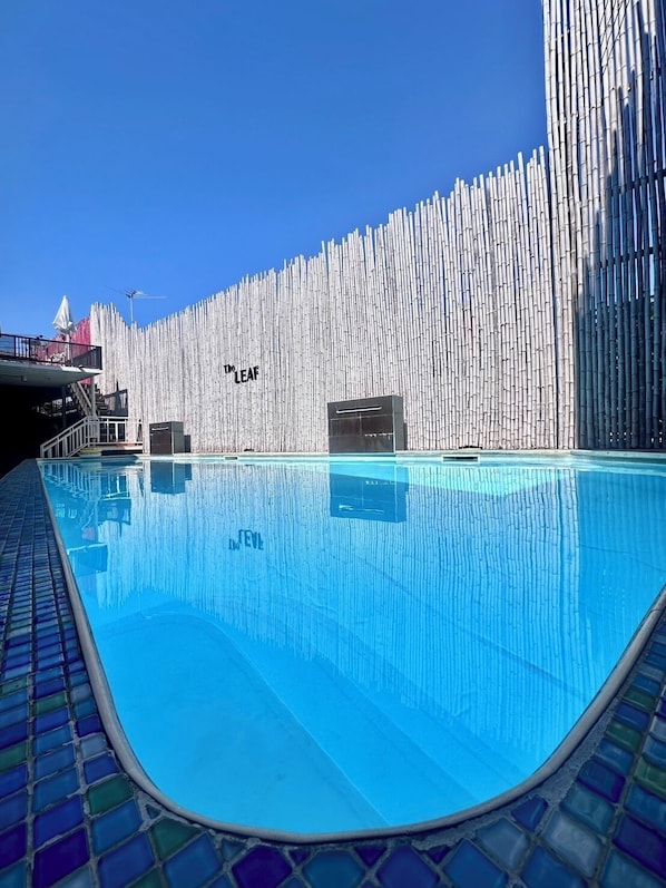 TV - The leaf&pool hostel (Koh Lan)