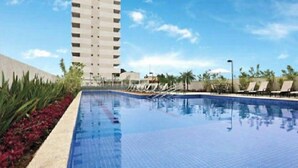 حمام سباحة