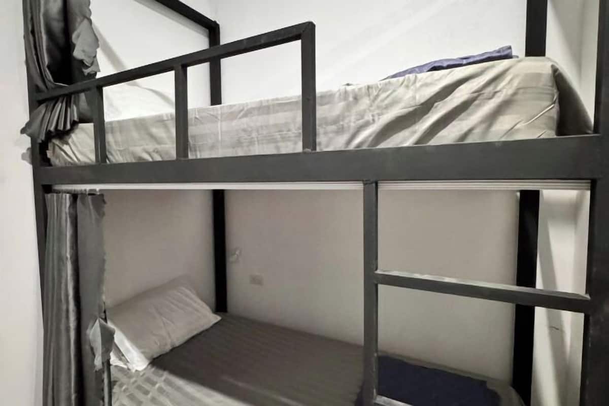1 habitación, insonorización, wifi gratis y ropa de cama