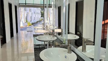 Standard Shared Dormitory, Garden View | Bathroom