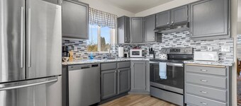 Blue Grass Bungalow: Pet-Friendly CDA Retreat with Backyard & BBQ, Near Hiking, Dining & Downtown!