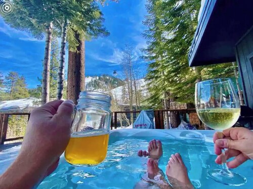 ★★Ski In-Out! Mid-Mountain PALISADES home! Hot tub! Views! Walk to village! ★★