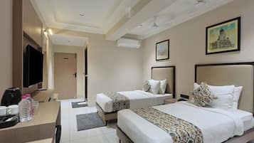 Superior Double or Twin Room | Hypo-allergenic bedding, minibar, desk, rollaway beds
