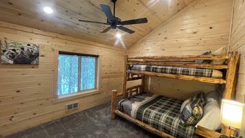 4 chambres, fer et planche à repasser, lit parapluie, Wi-Fi