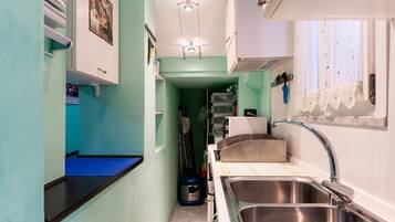 Frigorifero, forno, lavastoviglie, pentole/stoviglie/utensili