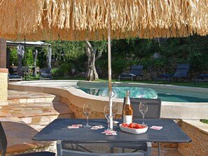 Outdoor dining - Villa with private pool 5 min walk from village (Bagnols en Forêt)