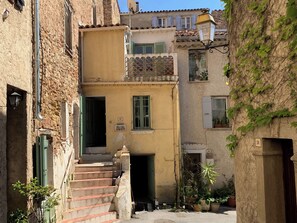 Exterior - Villa with private pool 5 min walk from village (Bagnols en Forêt)