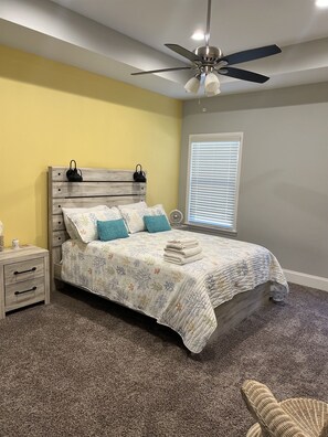 3 habitaciones, tabla de planchar con plancha, wifi y ropa de cama 