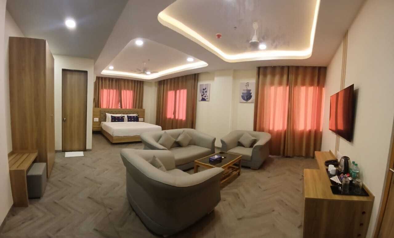 Family Quadruple Room | In-room safe, blackout drapes, soundproofing, iron/ironing board