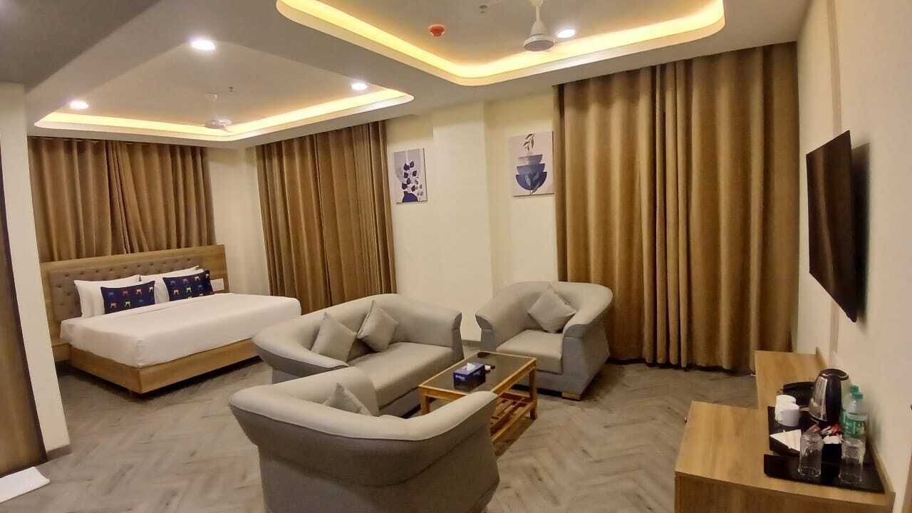 Suite Interconnect | In-room safe, blackout drapes, soundproofing, iron/ironing board
