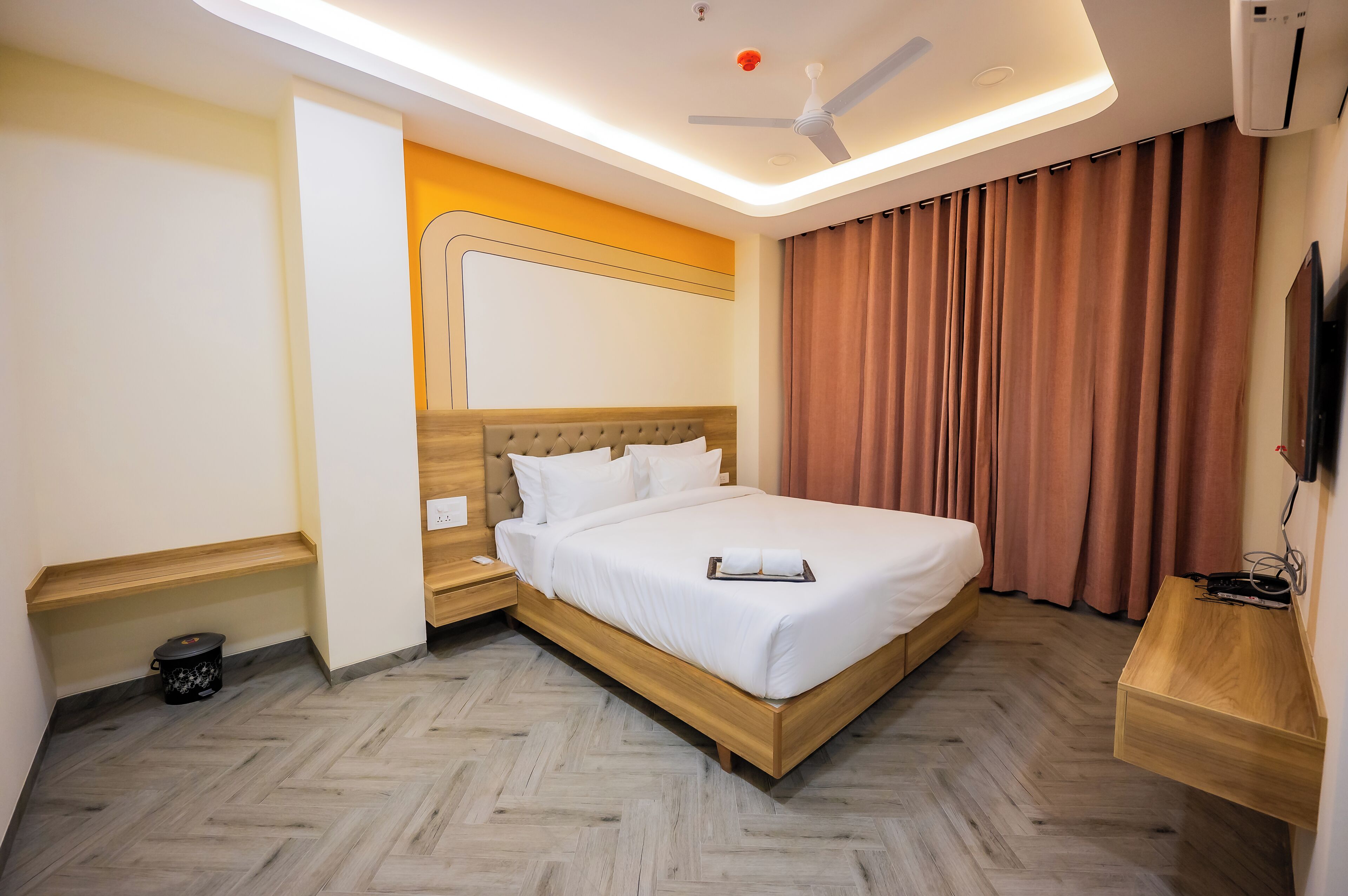 Deluxe Double Room, Mountain View | In-room safe, blackout drapes, soundproofing, iron/ironing board