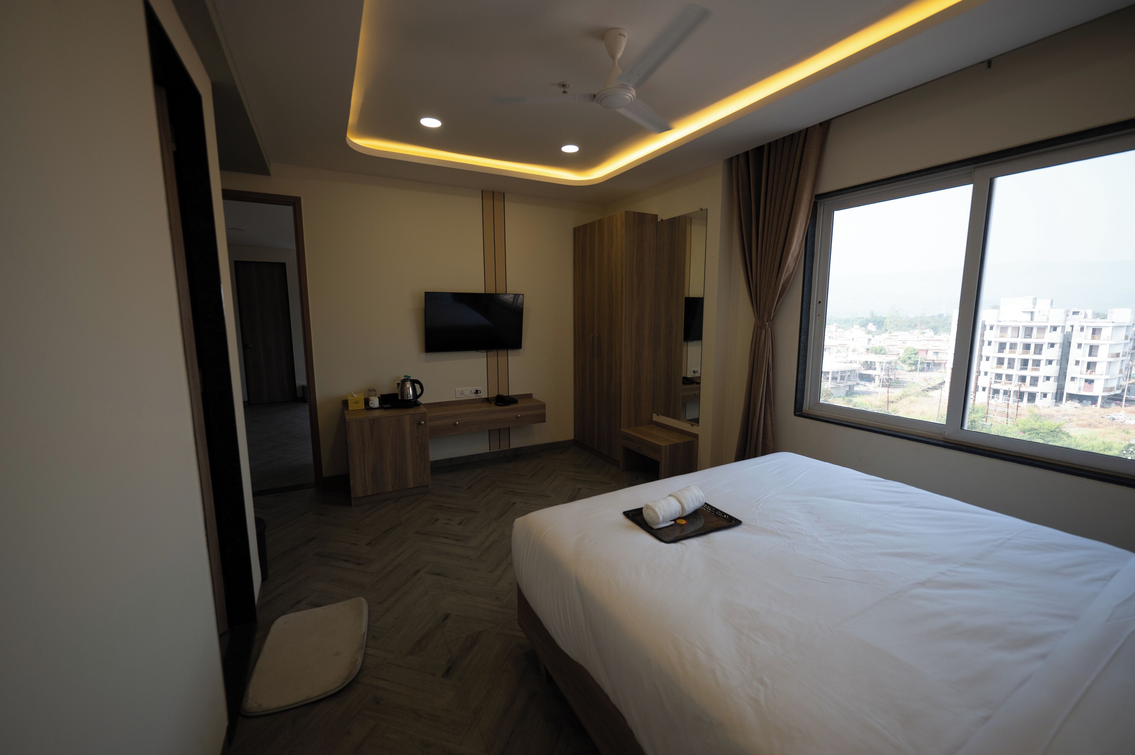 Deluxe tweepersoonskamer, uitzicht op bergen | Een kluis op de kamer, verduisterende gordijnen, geluiddichte muren