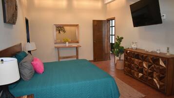 Comfort tweepersoonskamer, 1 kingsize bed, niet-roken, privébadkamer | Verduisterende gordijnen, gratis wifi, beddengoed