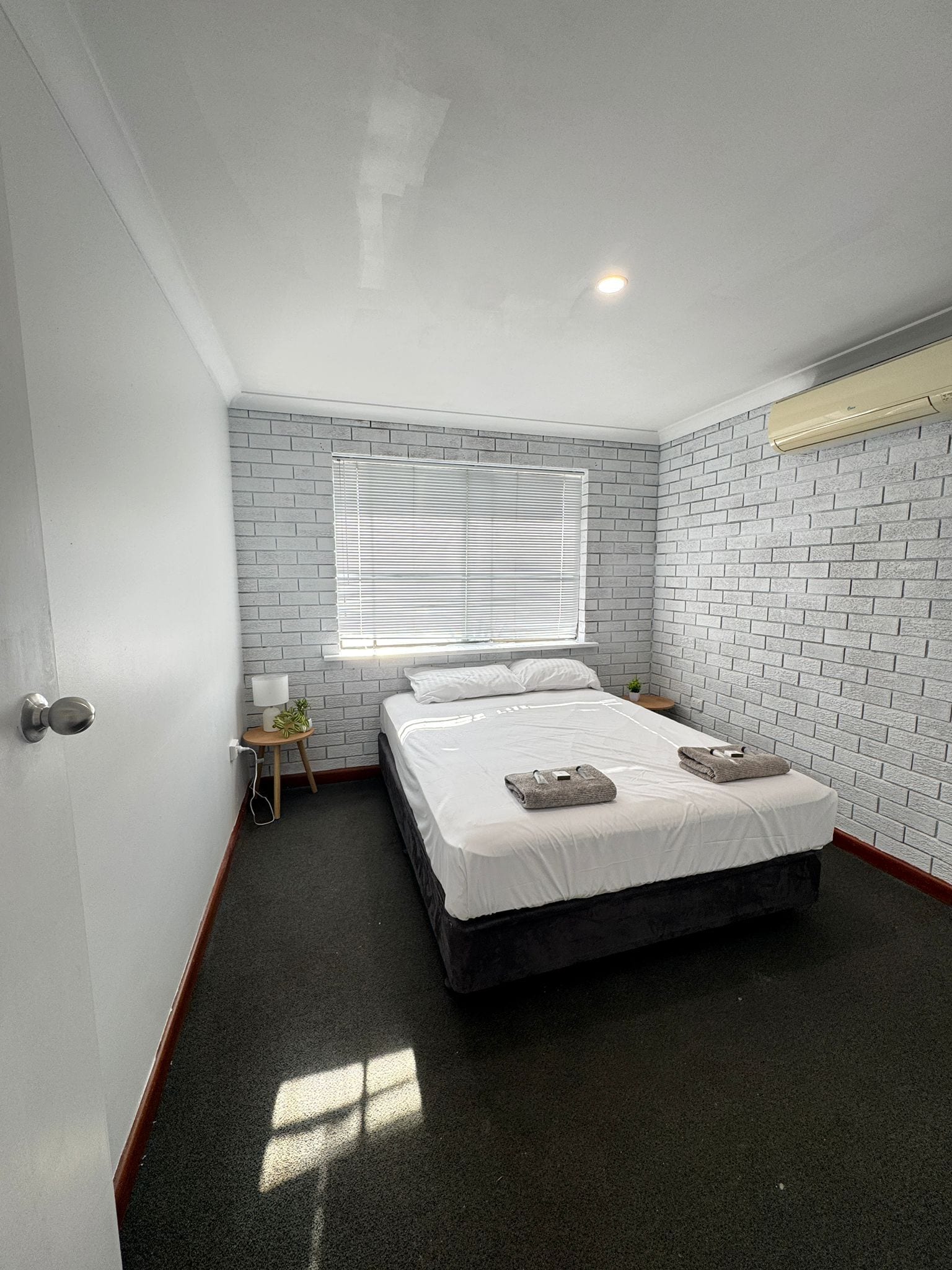 Laptop workspace, free WiFi, bed sheets