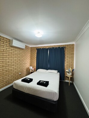 Laptop workspace, free WiFi, bed sheets - Oceanview Villas (Mahomets Flats)