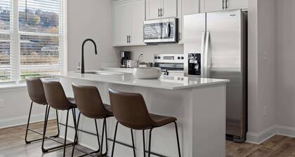 Southside Chattanooga - Chic 2BR at The Poplin