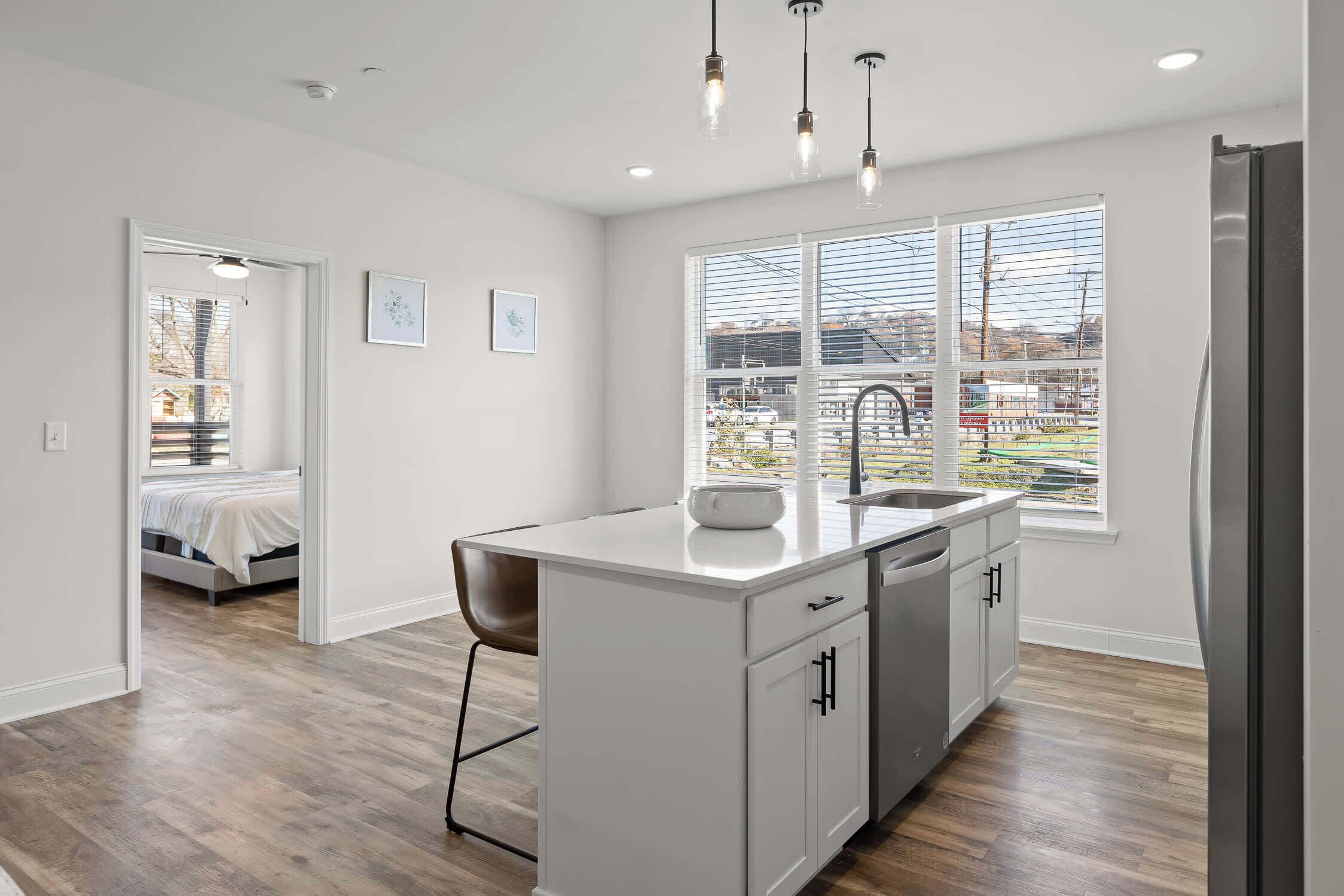 2 bedrooms, desk, iron/ironing board, WiFi